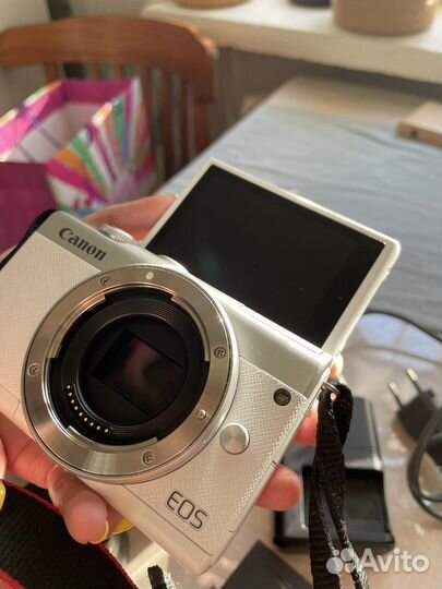 Беззеркальная камера canon eos m200