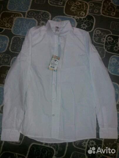 Новая белая рубашка на мальчика