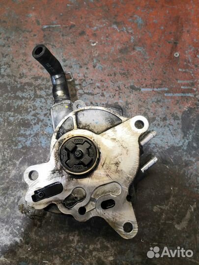 Насос вакуумный VW Passat (B6) 2005-2010