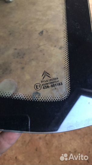 Стекло кузовное глухое правое Citroen C3 2002-2009