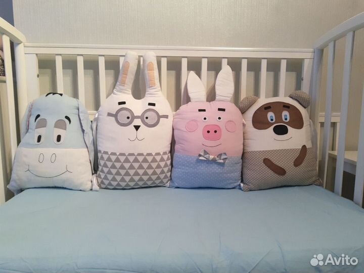 Бортики игрушки в детскую кроватку