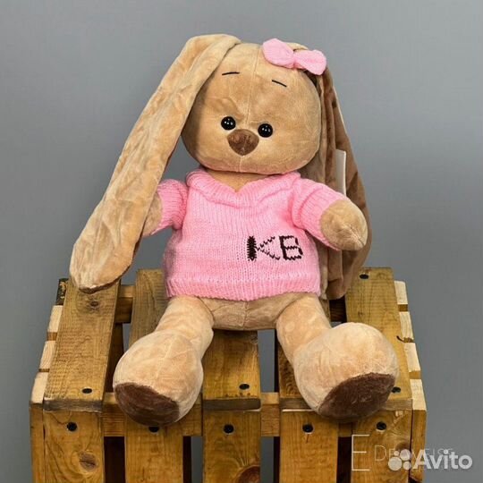 Зайка в кофточке 35см