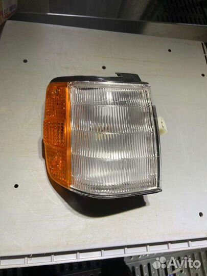 Поворот желтый с белым 87 Mazda 323