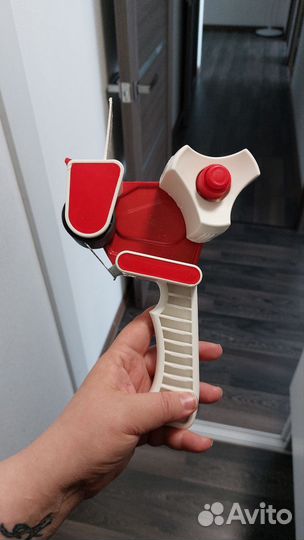 Диспенсер для скотча