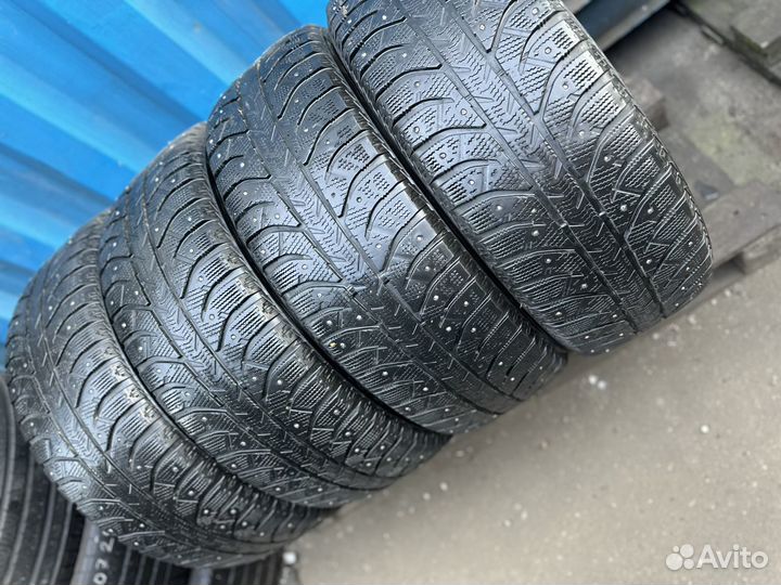 Bridgestone Ice Cruiser 7000 215/60 R17 100T