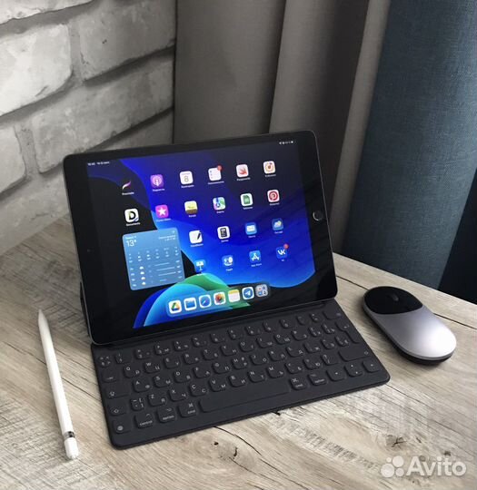 iPad + Apple Pencil + Apple Smart Keybord