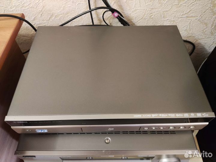 Blu-ray плеер Yamaha BD-S1067