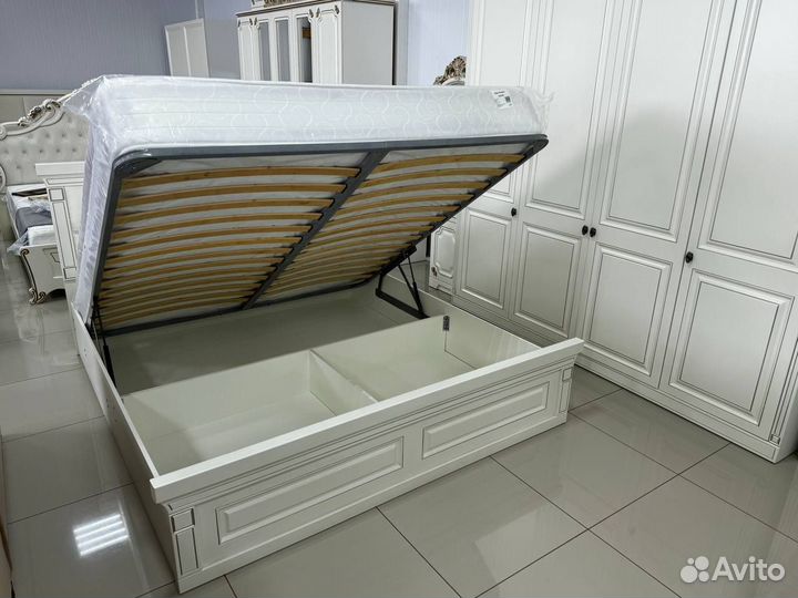 Спальный гарнитур