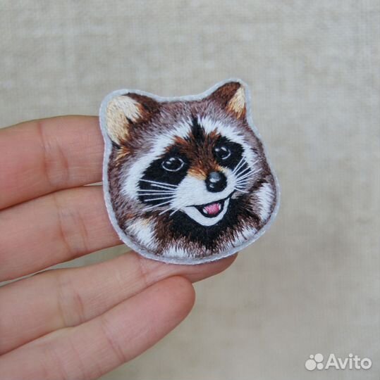 Брошь Крошка Енот.Брошь-булавка, вышивка гладью