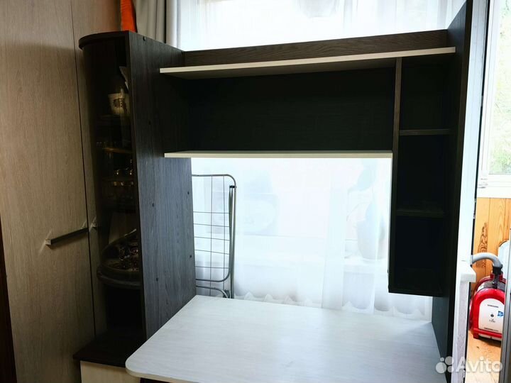 Компьютерный или письменный стол