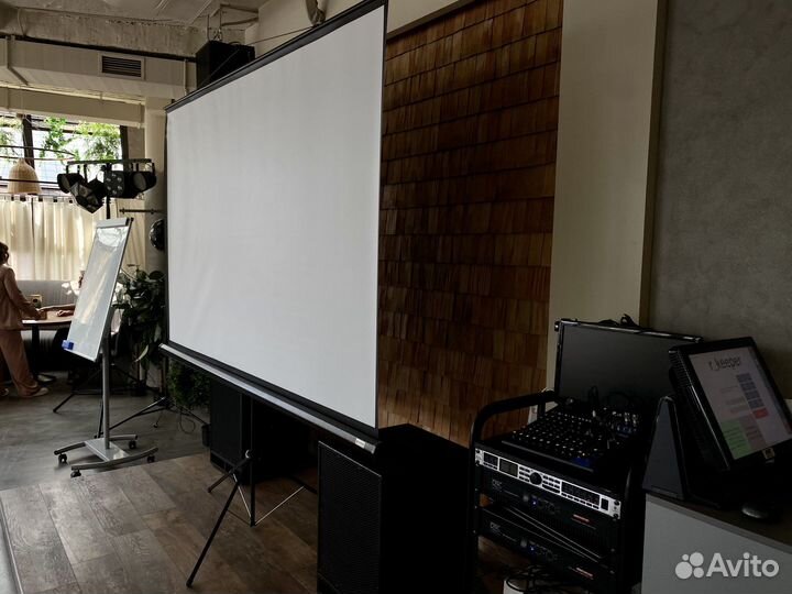 Аренда экрана и проектора