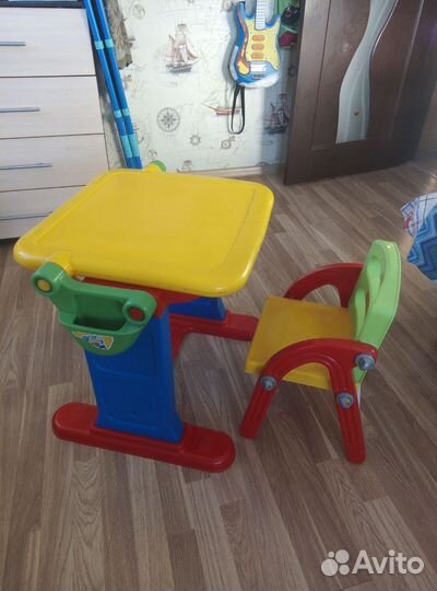 Стол-мольберт, стул