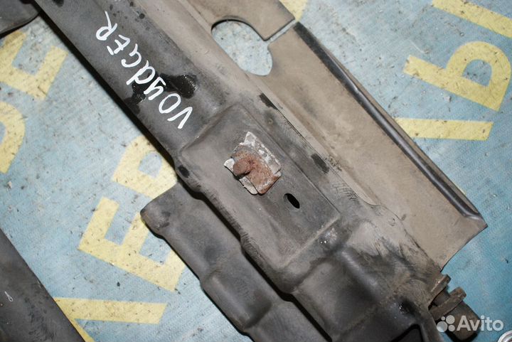 Воздуховод радиатора Chrysler Voyager 4