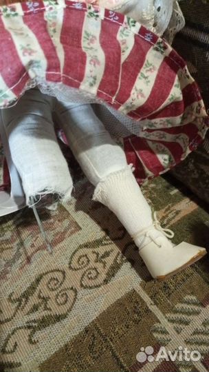 Кукла фарфоровая коллекционная с подзаводом