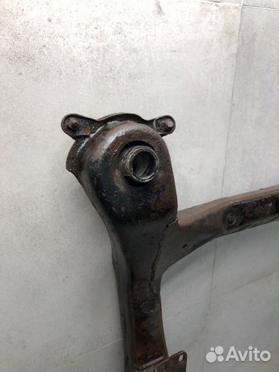 Балка подрамник передняя Toyota Camry Xv10 XV20