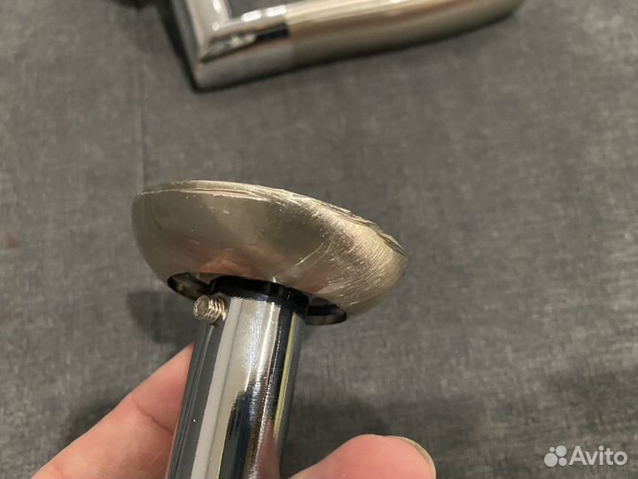 Дверная ручка новая