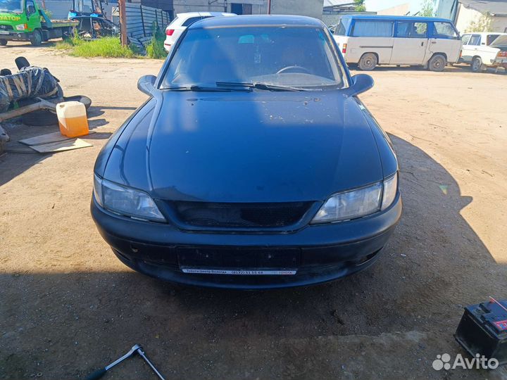 В разборе Опель Вектра B 2.0 л. 136 лс. 1997 г