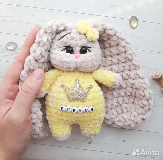 Зайка. Вязаный заяц