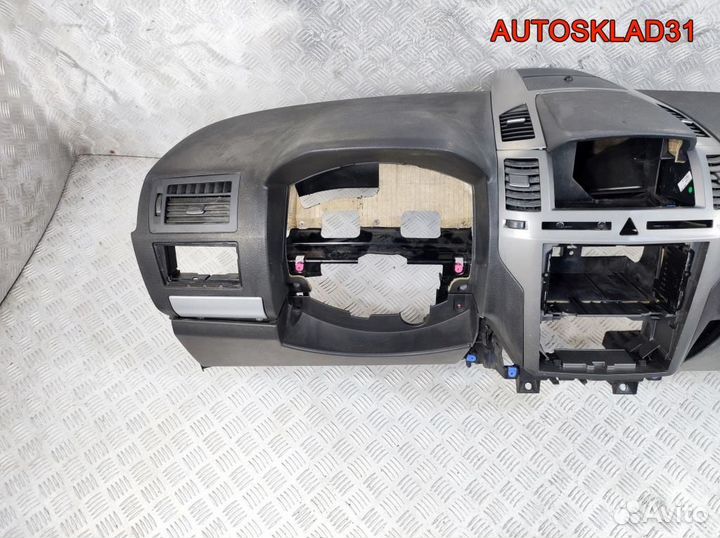 Торпедо Opel Zafira B 13206043