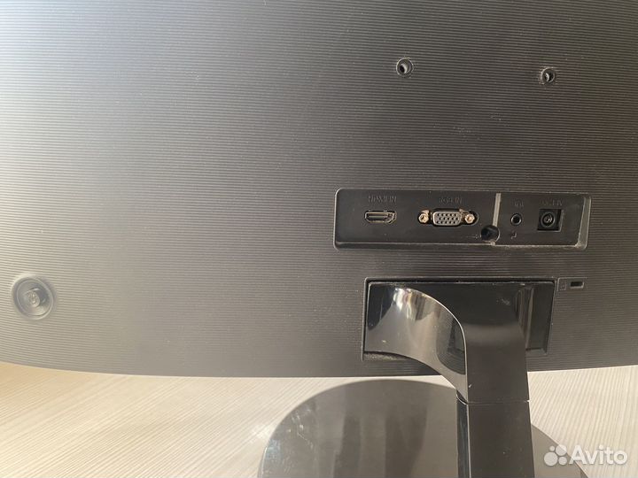 Монитор Samsung изогнутый C24F396hi
