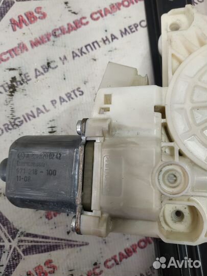 Стеклоподъемник w204 Mercedes задний правый