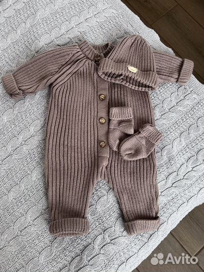 Костюм на выписку вязаный