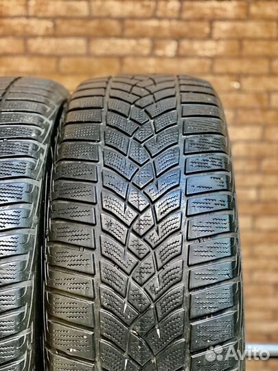 Goodyear UltraGrip Performance Gen-1 215/55 R17 98V