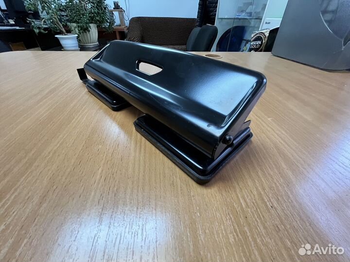 Дырокол на 2-3-4 отверстия