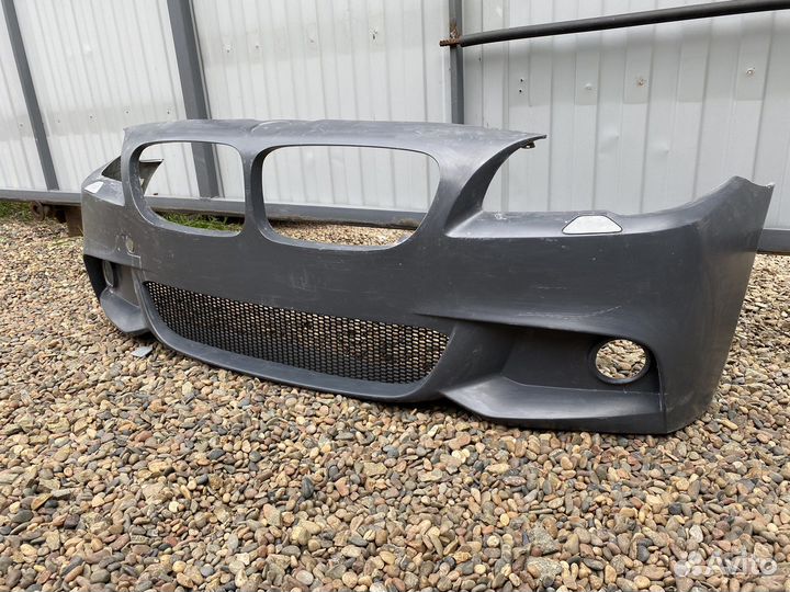 Передний бампер m-tech/ м тех для bmw f10