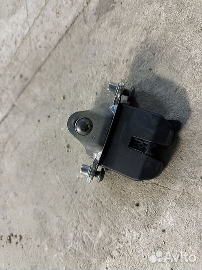 Замок багажника skoda octavia a5