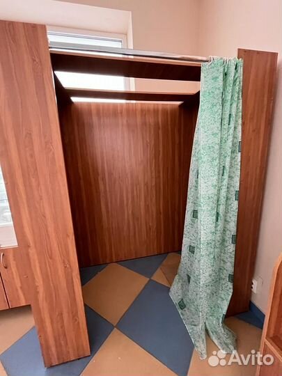 Стол, примерочная, витрина