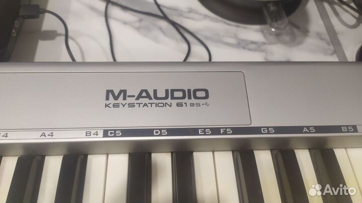 M-audio клавиатура 61es