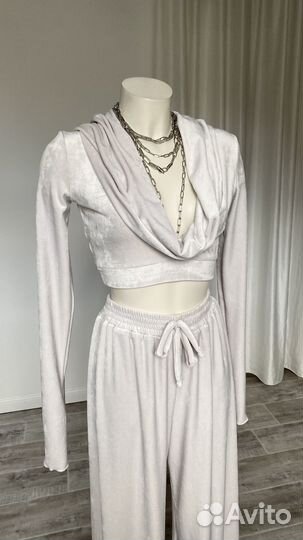 Лонг с капюшоном из велюра новый