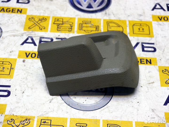 Заглушка крепления сиденья левая Вольво XC90