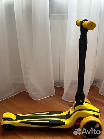 Самокат трехколесный