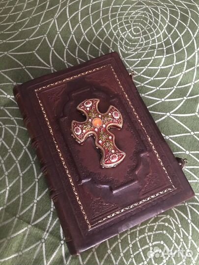 Библия в кожаном переплете