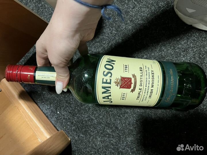 Пустые бутылки из под алкоголя