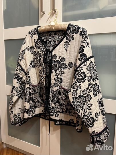 Стеганная куртка Zara с цветами
