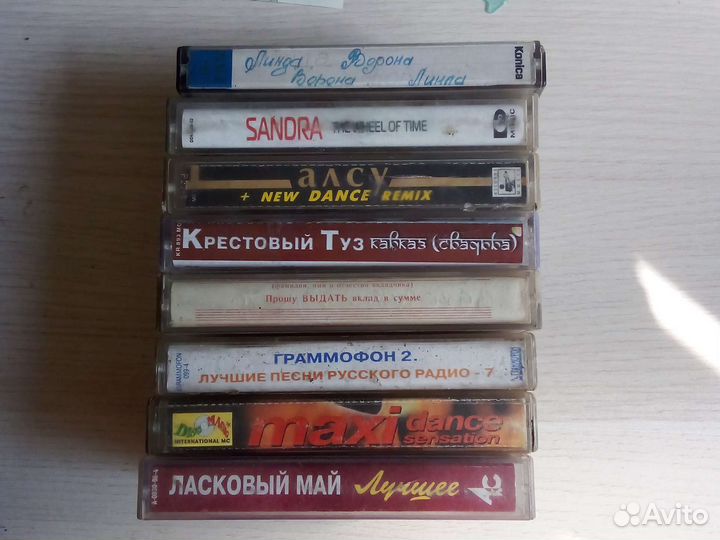 Аудиокассеты с музыкой