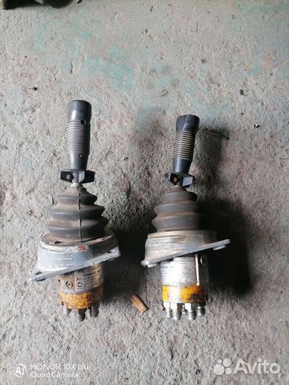 Джойстик на экскаватор