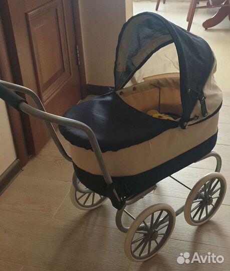 Детская игрушечная коляска