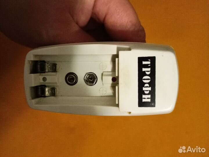 Зарядное устройство для пальчиковых аккумуляторов