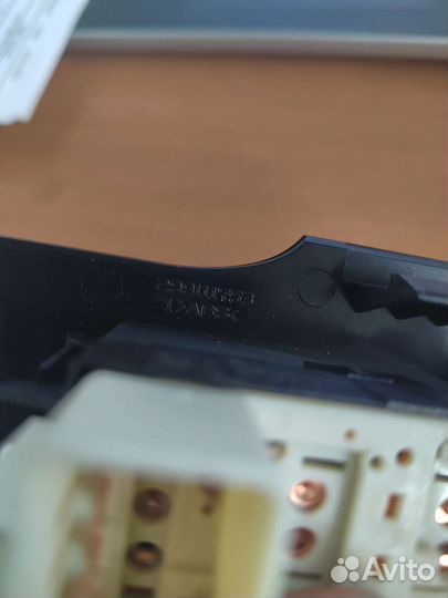 Блок кнопок задней двери правая chevrolet captiva