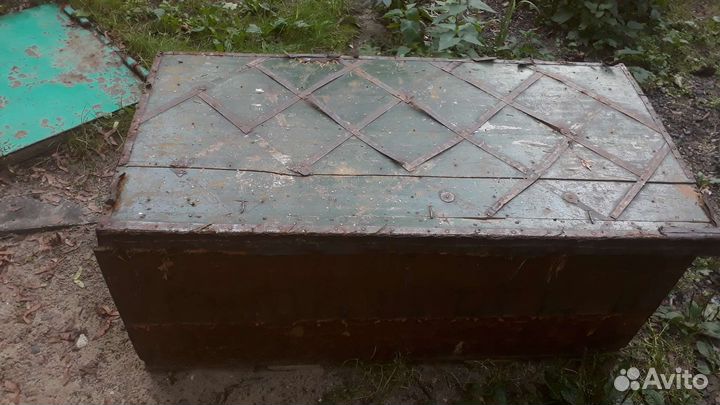 Сундук старинный