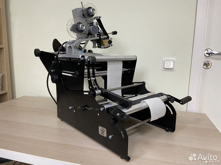 Этикетировщик (этикетировочная машина) c датером