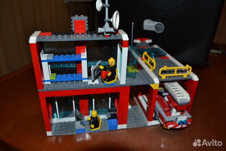 Lego city Пожарная станция 7208
