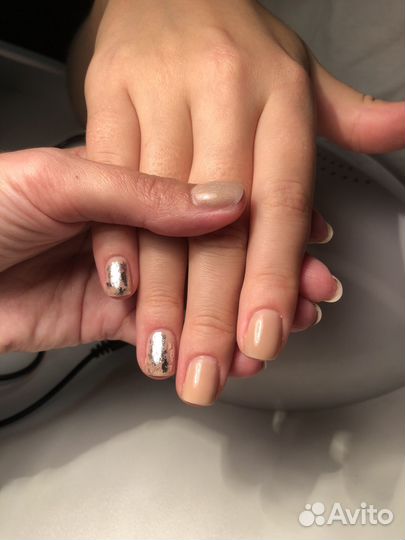 Модель на маникюр