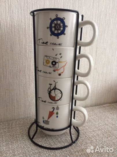 Набор кружек на металлической подставке новый