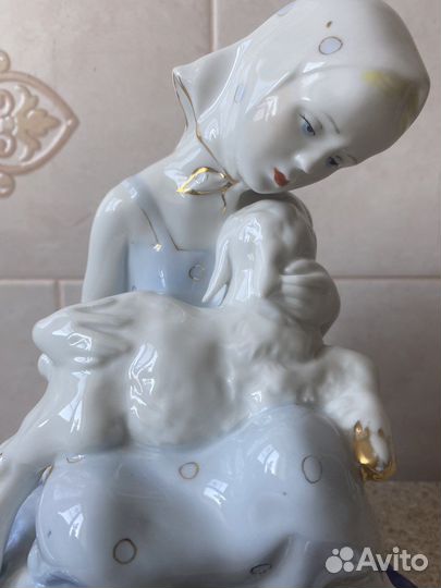 Статуэтка Аленушка с козленком