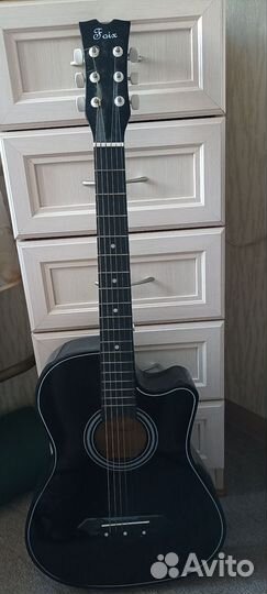 Акустическая гитара